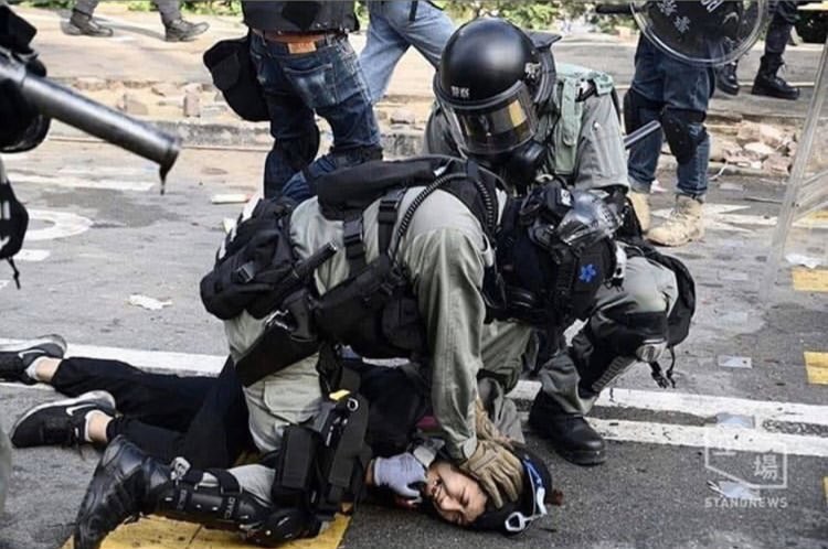 gfhkstkm_721831's tweet photo. This is what the HKpolice did for the people who want to fight for the freedom.
#StandwithHK #SOSHK #FreeHK #HongKongProtest #5demands #not1less #科勞手足 #手足互科 #互科手足 #光復香港 #時代革命 #五大訴求 #缺一不可 https://t.co/Bj43Q46DPL
