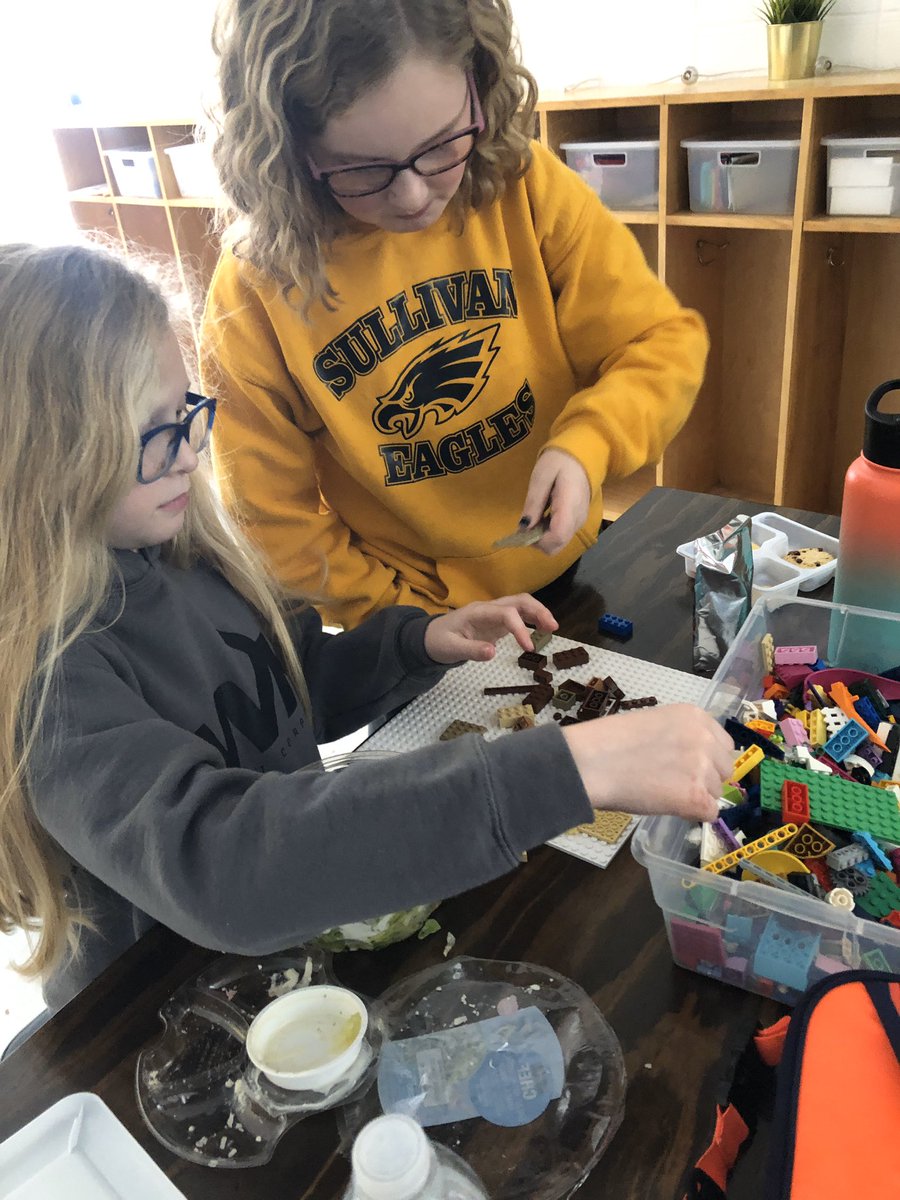 jenniferkayette's tweet photo. LEGO lunch with some great students today! They showed great character @SULLELEM and received LEGO Lunch after spinning the character wheel! #seseaglepride #character #LEGO @CrystalDugger5 https://t.co/kJabymfn2j