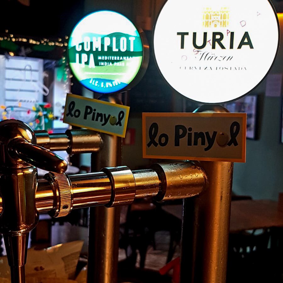 BodegaLoPinyol's tweet photo. Ara a Lo Pinyol tenim @CervezaTuria  la #cervesa valenciana i @Complot_IPA_Cat 🍺😋 Si voleu fer un taster, avui us convidem a una canyeta 🍺. Us esperem!! https://t.co/5BnIDAsVes