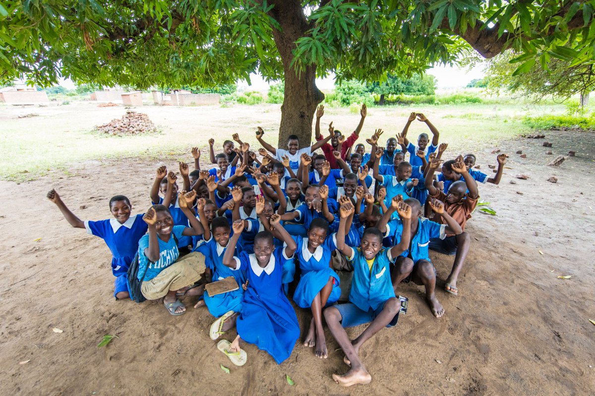 AfricanParks's tweet photo. After working alongside African Parks in Liwonde National Park, Malawi to combat IWT, the 2nd Battalion, The Royal Gurkha Rifles is raising money to provide books to schools around Liwonde through the Happy Readers programme. Click here to donate https://t.co/ZkbZ6Mepgz https://t.co/GiPdexDr3r