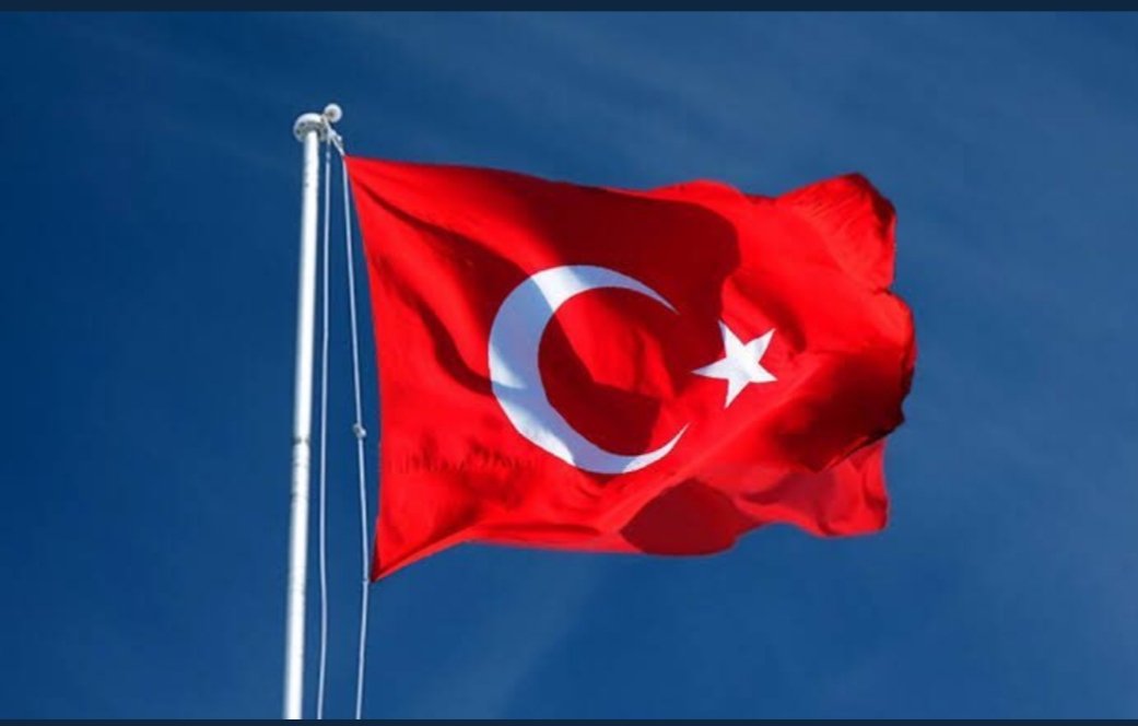 #İdlip'te düzenlenen hava saldırısıyla şehit düşen askerlerimize Allah'tan rahmet,yakınlarına sabırlar,yaralanan mehmetçiklerimize de acil şifalar diliyorum