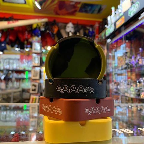 Need a nice little ash try to travel with!? We got these awesome dudes for just 5 bucks! #colorado #keepit100 #thebombheadshop #bonghit #onelove #marijuana #ganja #cannabis #growyourOWN #glassforsale #waterpipe #bong #rig #handpipe #bubblecap