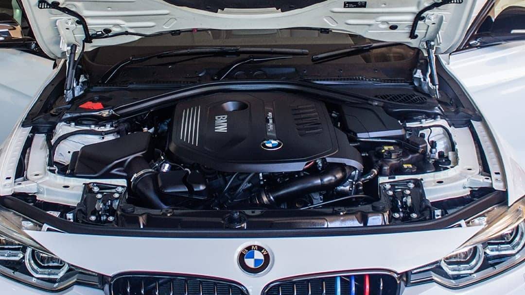 SBrothersZA's tweet photo. 340 wearing our Signature Package 🎉🎊🎉🎊 #luxurylifestyle #cleaning #vehiclecleaning #detailing #detailingservices #enginecleaning #detailersofinstagram #durban #umhlanga #southafrica #carsofinstagram #carswithoutlimits #carsovereverything #bmw #bmwf30 #bmw340i #usedcars https://t.co/uF04BaJKJN