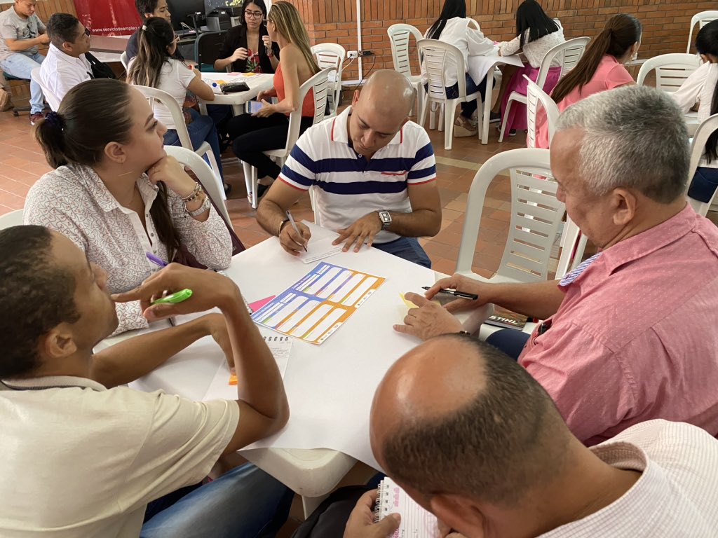 neleysis's tweet photo. Hemos contado con un grupo muy dinámico, ideas y negocios de varios sectores. Gracias @lenuamvar por acompañarnos. #StartUpBootcamp @Unipopularcesar https://t.co/gl9DCstEkC