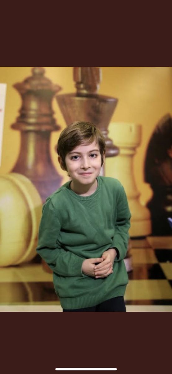 Bu iki çocuğun farkı neydi? Atakan için günlerdir tweetler atan insanlar Kanser Ahmet’i yaşatmak için neden kılını kıpırdatmadı? Görmezden geldi? Neydi sebebi..? Hayat mücadelesi veren Ahmet’in babasının yargılanıyor olması mıydı?#atakankayalar