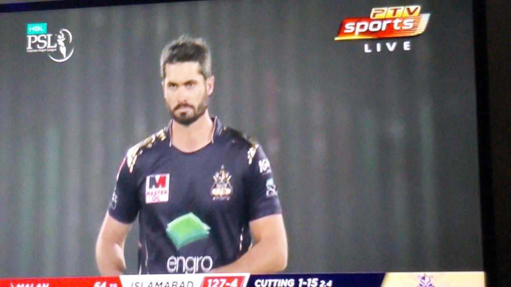 Bilqees1234's tweet photo. He did It With A Swag 🔥🔥🔥
Bye bye Malan ♥️
Ben Cutting ♥️🔥🔥🔥 
#QuettaGladiators 
#PSL2020 https://t.co/9RHrbx9hI0