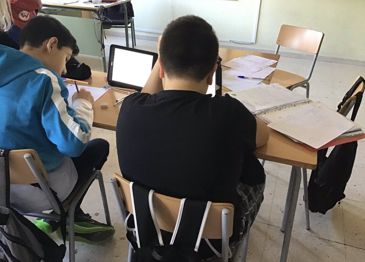 LostSix2's tweet photo. En matemática estamos trabajando muchísimo esta semana . ❤️💯💪🏻Hoy hemos estado haciendo el Keynote y calculando el clima del territorio. 💯 https://t.co/8YJIpLW2I1