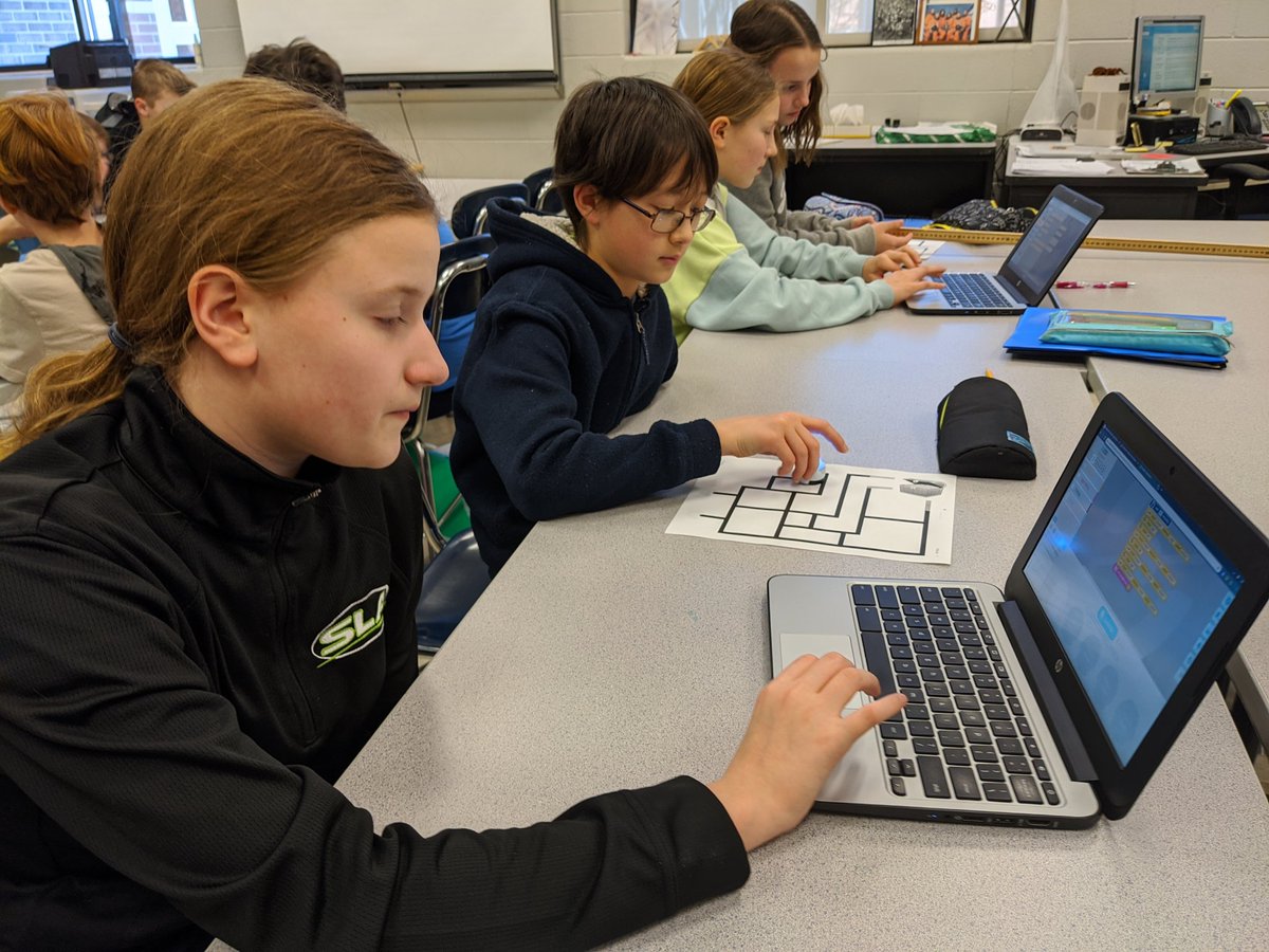 FranseeTech's tweet photo. Coding Ozobots from @OaklandSchools using OzoBlockly! #CMSCode #cmakers https://t.co/dKNe5qsKUi
