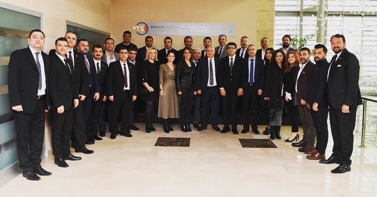 <a href="/antiadantalya/">ANTİAD - Antalya İş İnsanları Derneği</a> olarak Yönetim Kurulu ve Üyelerimizle birlikte Antalya Ticaret ve Sanayi Odası Başkanı <a href="/DavutCetin/">Davut Çetin</a> ’i ve Meclis Başk.Süleyman Özer’i makamında ziyarette ettik.Misafirperverliği ve ilgisi için kendisine çok teşekkür ederiz. <a href="/AntalyaTSO/">Antalya TSO</a> <a href="/ferhatyildiztac/">FERHAT YILDIZ</a> <a href="/formsigorta/">Süleyman Özer</a>