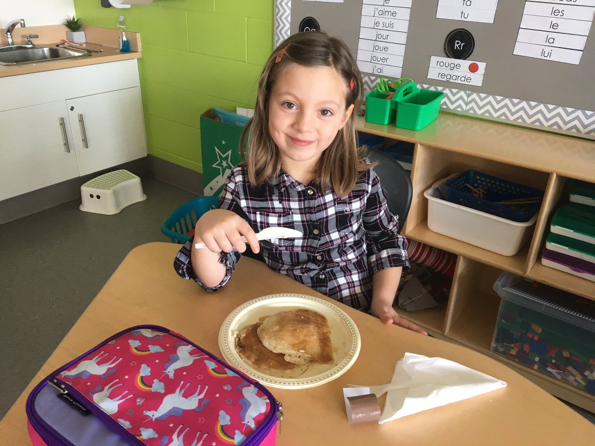 MmeMichelle1's tweet photo. On ❤️ les crêpes! 😍😋 #HéHo #SageCreekLRSD #ESCSbelonging https://t.co/hCdumdLzKZ