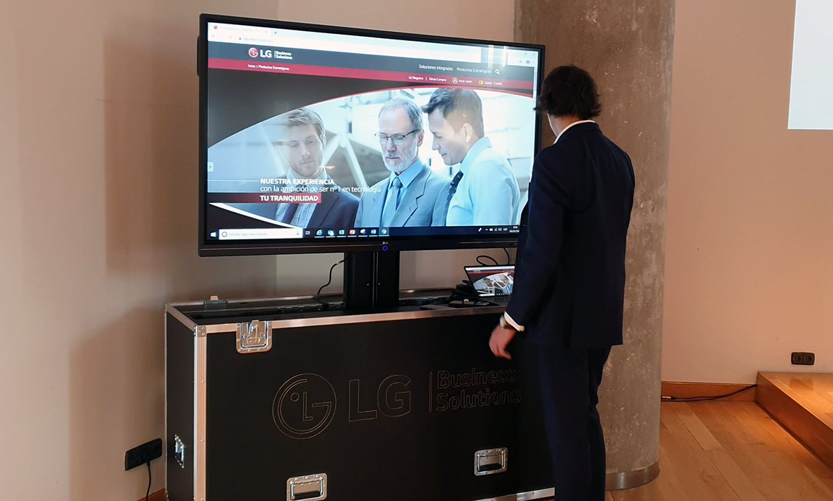 ricohspain's tweet photo. Fruto de nuestra alianza con @lgespana, aportamos valor a #Ategi como central de compras del Grupo @esMONDRAGON, prestando servicios de gestión integral del puesto de trabajo: videoconferencia, IT, gestión documental, colaboración, salas de reuniones...
https://t.co/fkiC7qb6Si https://t.co/b70DsFyQoh