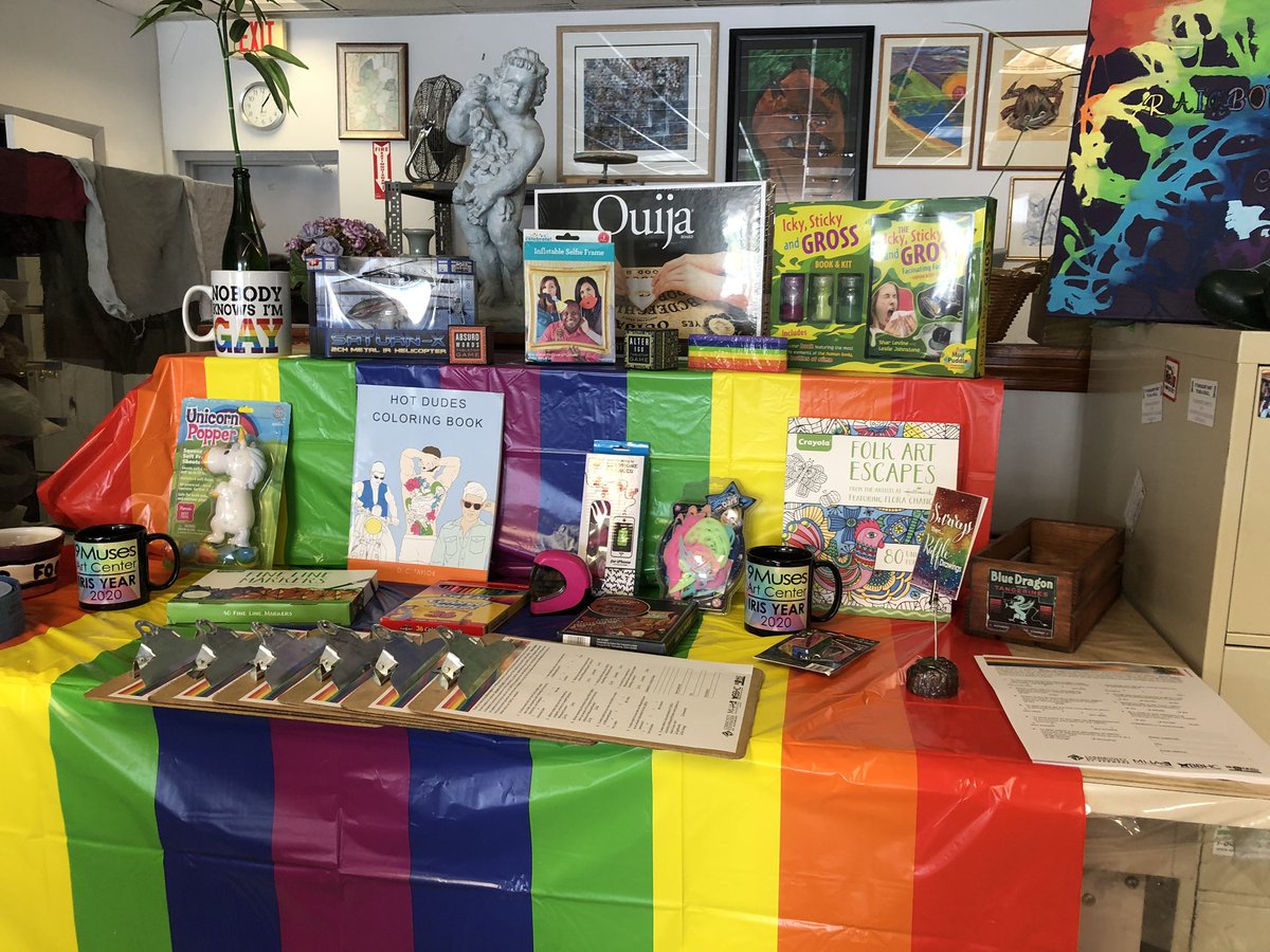 dessertnsnacks's tweet image. We’re getting ready for Glitter Night and what a wild ride it will be 👋😜 🏳️‍🌈 #LGBT #gaypride #RAINBOW #health #wellness