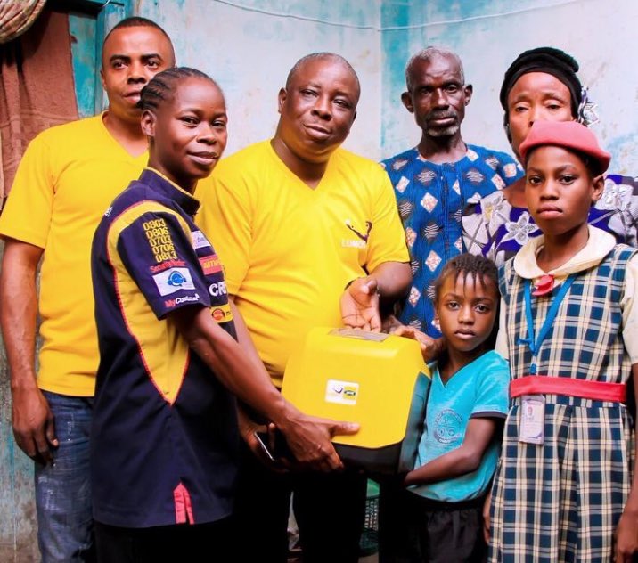 Pamilerin's tweet photo. We need more people like @LumosNigeria to help us brighten our future. No more power shortage with their solar-powered system. #Deledetermination https://t.co/MLWouVDnJL