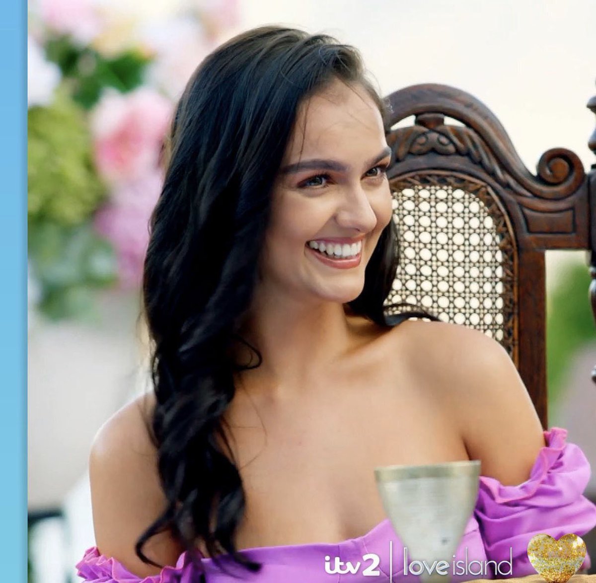 SianniseF's tweet photo. Our princess right here! 🌹👑 #TeamSiân #LoveIsland https://t.co/UPqP5yR8kY