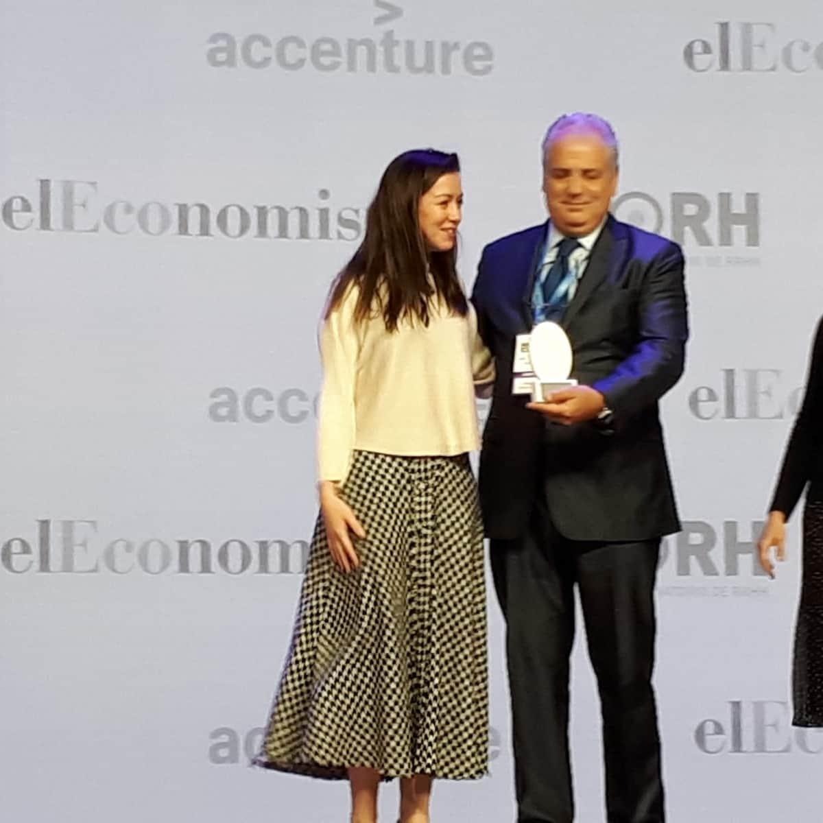 luzrello's tweet image. Honoured to be part of the jury of @AccentureSpain Digital Talent Awards and happy to had the opportunity to hand the Digital Lead Award to @AranchaMtnez_ for  itwillbe.org,  that track children who live in the street using biometric data #mlforgood