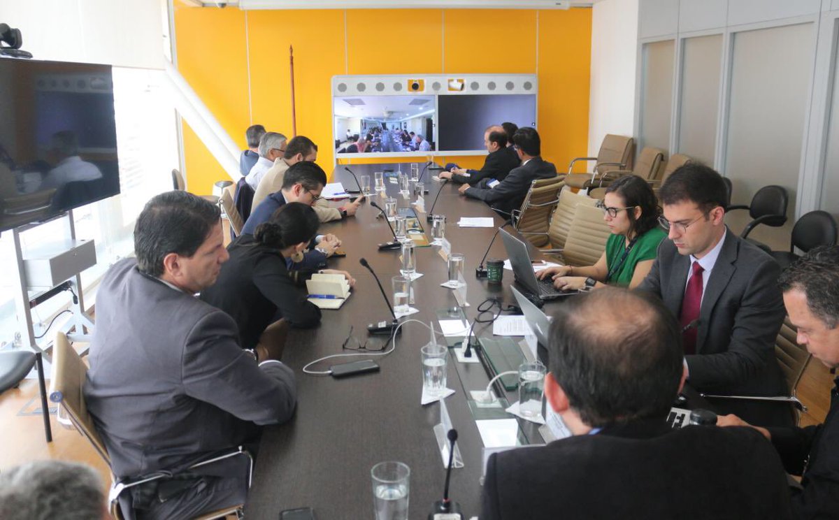 #Guayaquil | En reunión de trabajo  con miembros del <a href="/CeEcuatoriano/">Comité Empresarial Ecuatoriano</a>, el ministro <a href="/IvanOntanedaB/">Iván Ontaneda Berrú</a> socializó los resultados de la visita oficial a Estados Unidos en el ámbito comercial.