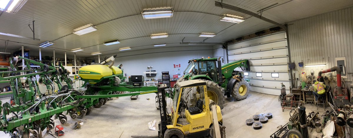 BarlowFarms1843's tweet photo. #fullshop today. Tractor service, planter service, gator service, and back to grinding discs again. https://t.co/tbAHpEwwn4