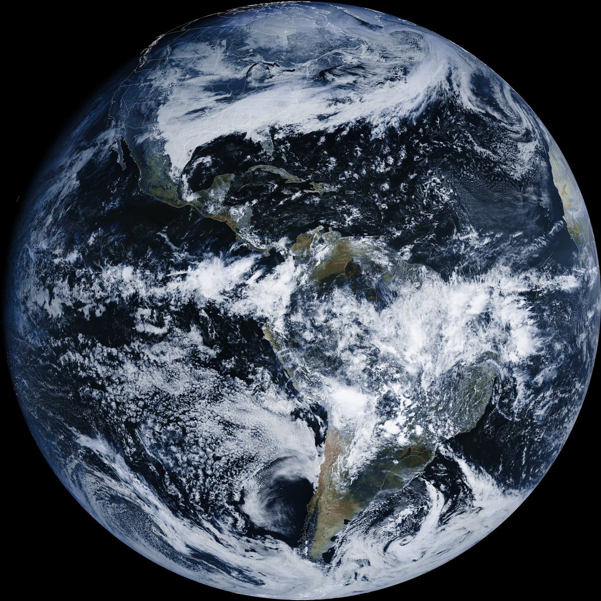 Emanuelcaldeir4's tweet photo. Goes 16                                                          False color https://t.co/6iGqpsaNfo