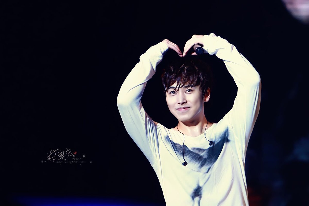 AideBlink's tweet photo. This beautiful person cannot be in the group to which he belongs full of precious people for him because he decided to marry the person he loves

How bad you did SM!!!#WeWantSungminBack https://t.co/G3D00CAYZh