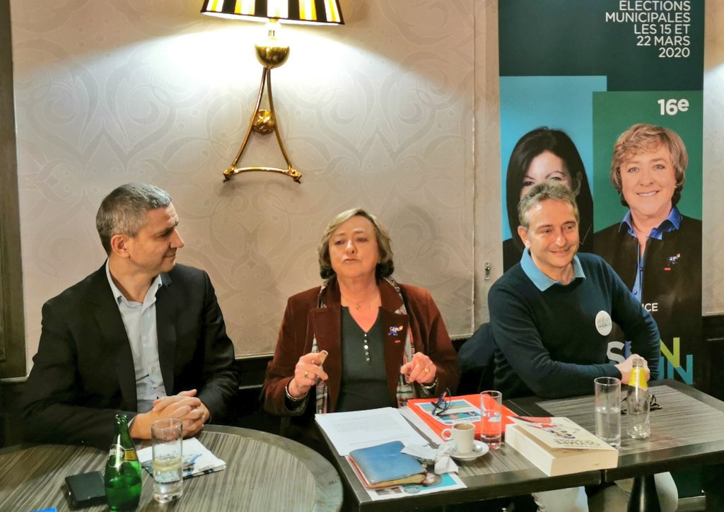 BeatriceMarre's tweet photo. Merci à @C_Najdovski, ancien candidat @EELV_Paris en 2014 d'avoir rejoint @ParisEnCommun pour soutenir la réélection d'@Anne_Hidalgo et d'être présent ce soir pour répondre aux questions des habitants du #16e sur la mobilité. https://t.co/GRWXoT3wVB