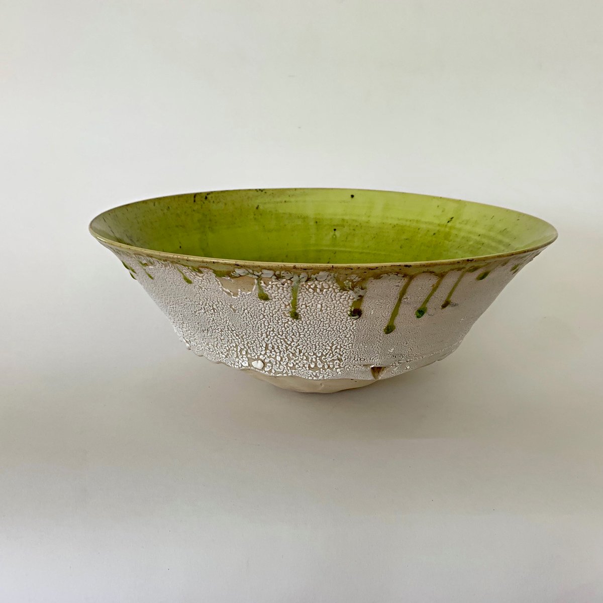 Cottage_Curator's tweet photo. Pates' handsome form showcases her fascination with the natural beauty of contrast in color and clay [📷: #VirginiaRoodPates, “The Montpelier Excavation” https://t.co/CeZswK7yUl ]  #MontpelierVA #ceramics #pottery #artgallery #localart #LoveVA #SperryvilleVA #dcmetroarea https://t.co/McvCf2hVn4