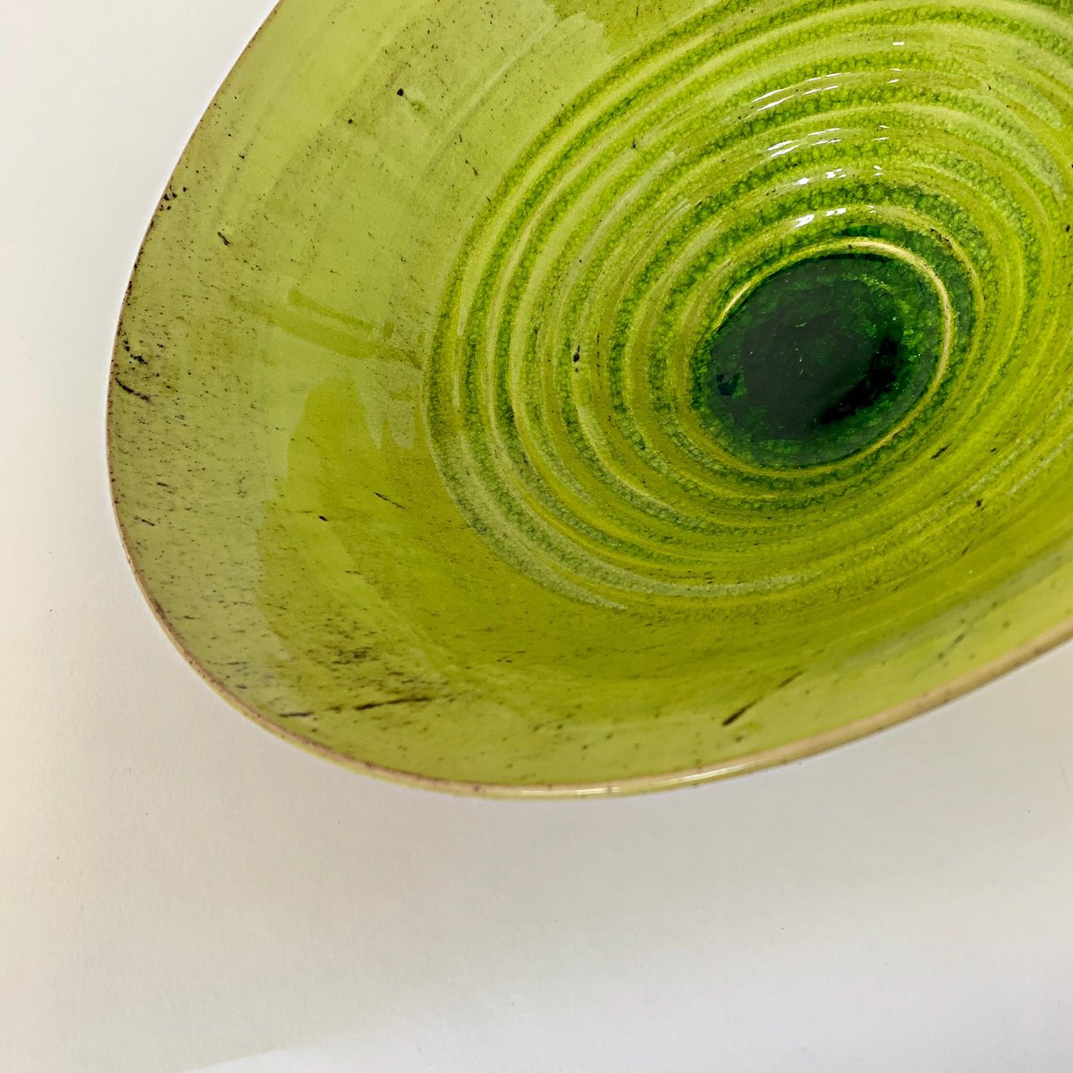 Cottage_Curator's tweet photo. Pates' handsome form showcases her fascination with the natural beauty of contrast in color and clay [📷: #VirginiaRoodPates, “The Montpelier Excavation” https://t.co/CeZswK7yUl ]  #MontpelierVA #ceramics #pottery #artgallery #localart #LoveVA #SperryvilleVA #dcmetroarea https://t.co/McvCf2hVn4