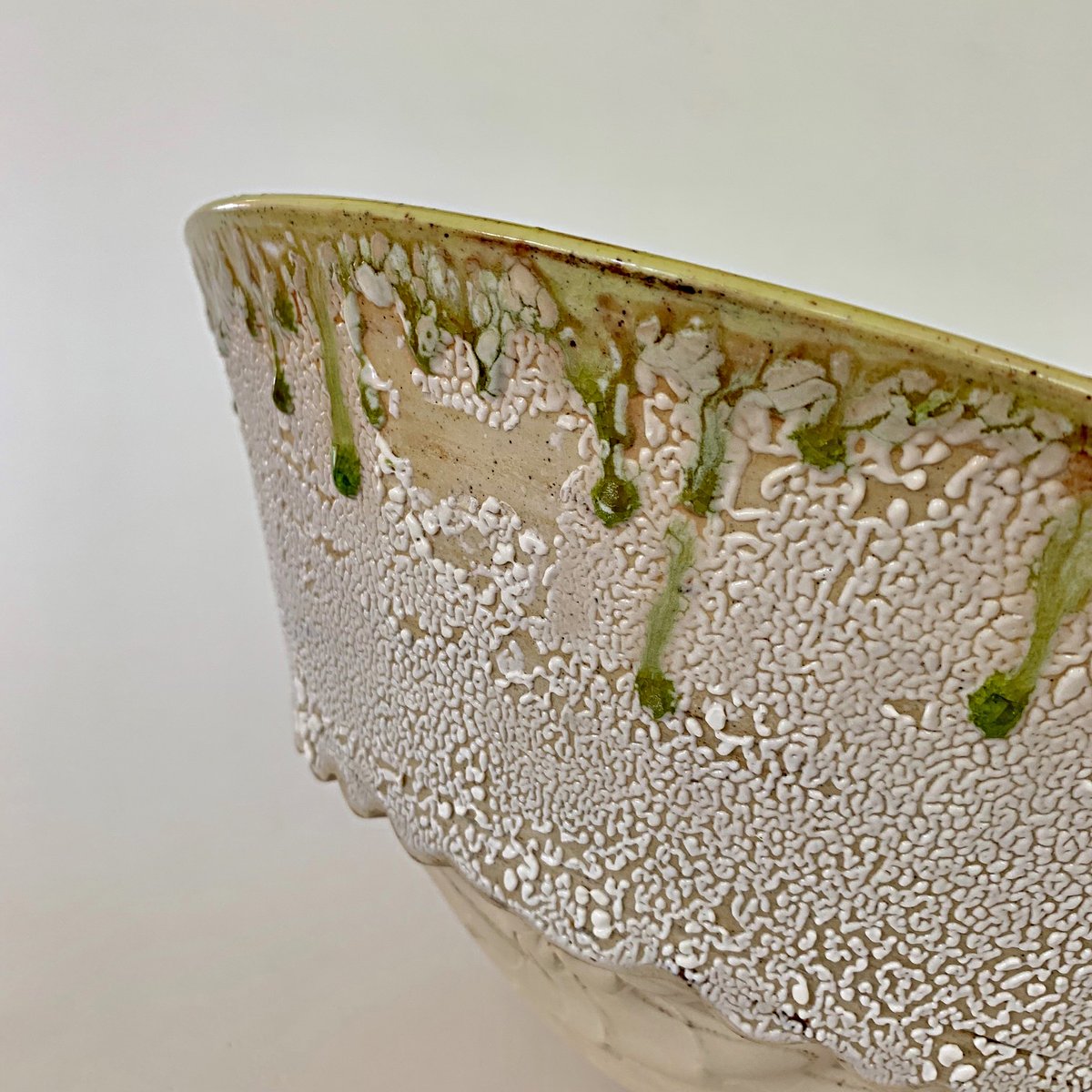 Cottage_Curator's tweet photo. Pates' handsome form showcases her fascination with the natural beauty of contrast in color and clay [📷: #VirginiaRoodPates, “The Montpelier Excavation” https://t.co/CeZswK7yUl ]  #MontpelierVA #ceramics #pottery #artgallery #localart #LoveVA #SperryvilleVA #dcmetroarea https://t.co/McvCf2hVn4