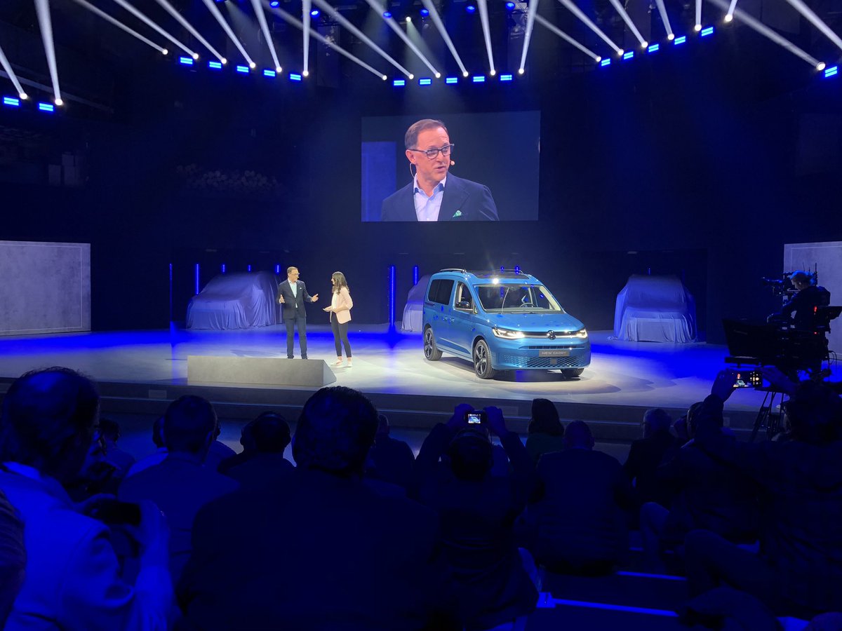 BadurSteffi's tweet photo. „Unser #Caddy steht schon immer für #WorkLifeUnlimited. Er ist ein echter Alleskönner und bleibt der Stadtlieferwagen für Handwerker oder Pflegedienste, aber auch ein Familienwagen für viele Kinder. Er ist ein Auto für Menschen mit großen Hobbys - Surfbretter und 🎸 passen rein.“ https://t.co/GWPtze9gDD