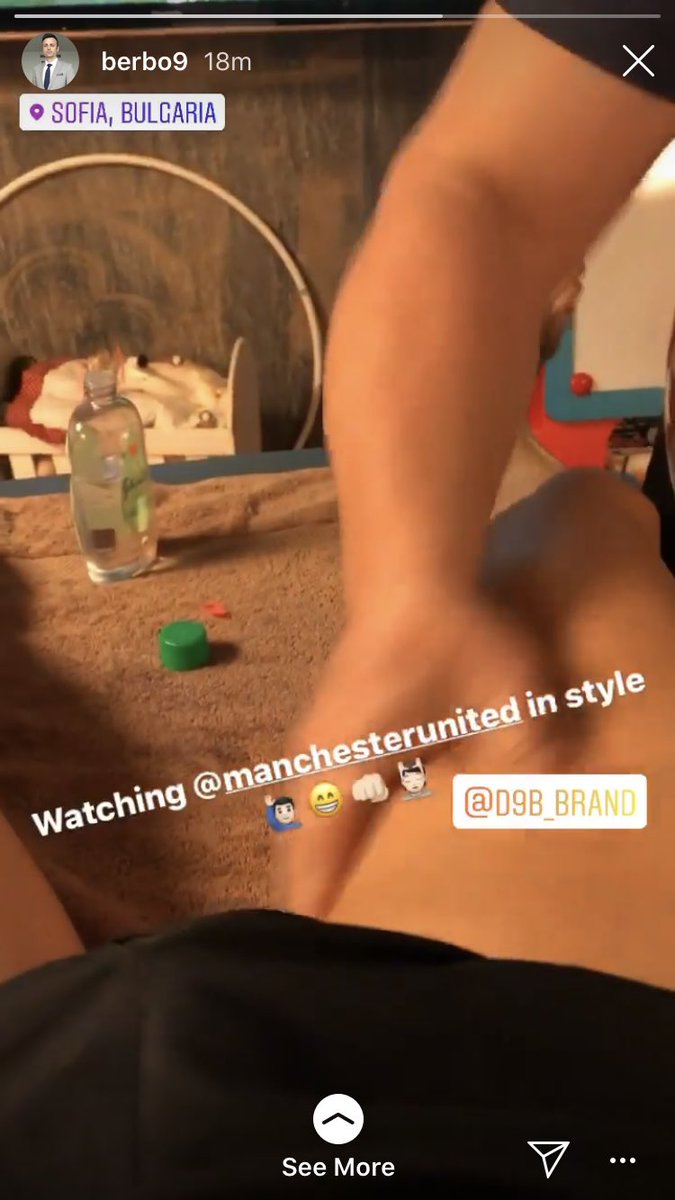 DirtyTackle's tweet photo. Dimitar Berbatov ensuring that the Man United match has a happy ending for him regardless of the result. https://t.co/HFgletiWf7
