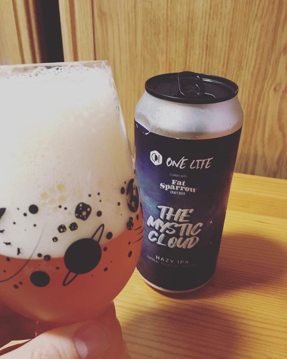 Markus_Beer84's tweet photo. Estamos de #juernes y no me he podido resistir a hincarle el diente y con ganas a esta #OneLifeBrewing feat #FatSparrow Hazy Ipa .
Sedosa, aromática y espumosidad preciosa 😍.
Gracias @Rubengzamora por el suministro 😜😘🍻.
¡Salud! https://t.co/dUMiez8YCB