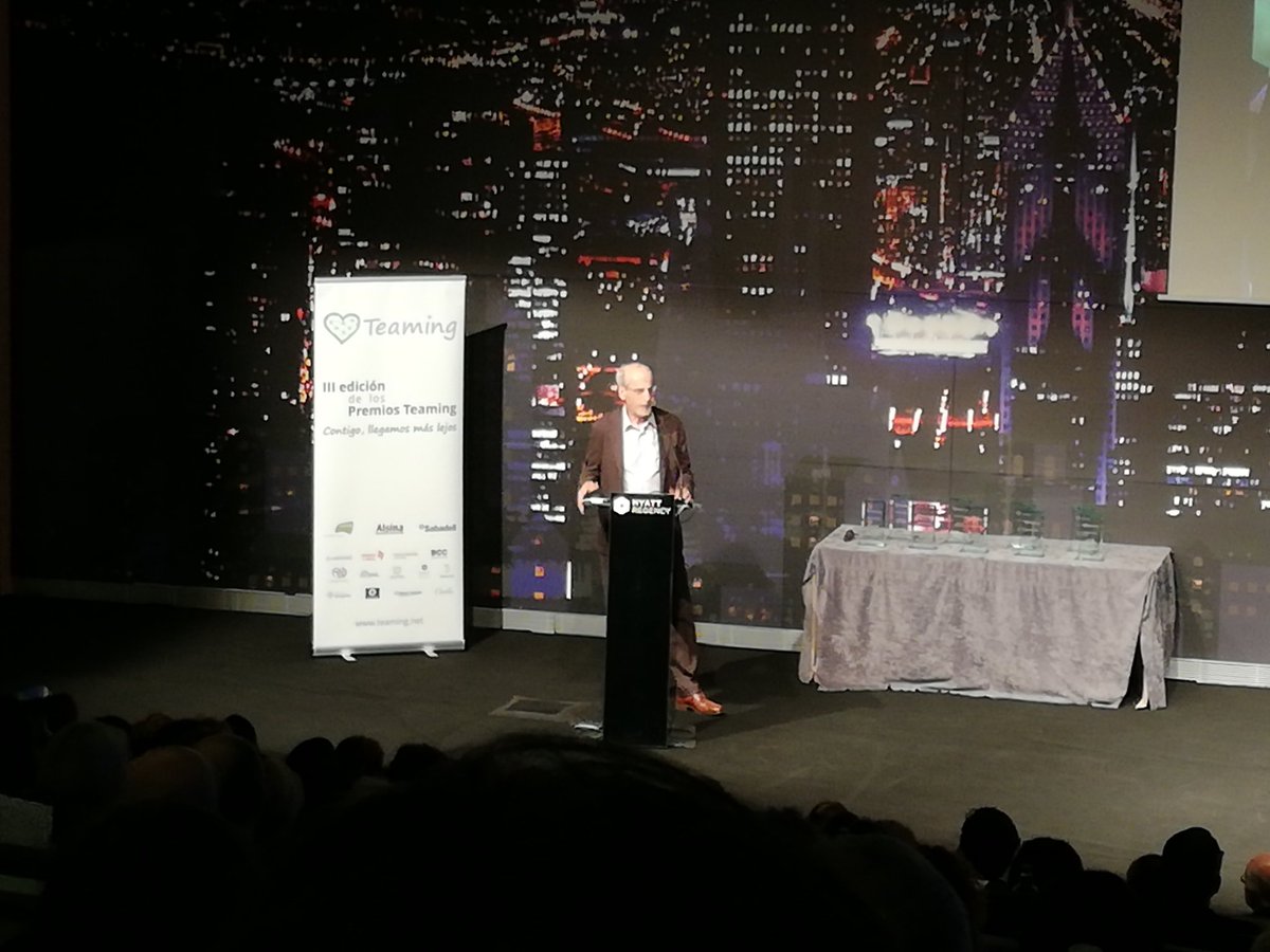 En la III edición de los #PremiosTeaming con el nuevo presidente Eugenio Galdón <a href="/Teaming/">Teaming</a> <a href="/Teaming4Teaming/">Teaming4Teaming</a> objetivo: 1400 teamers diarios en 2023 #Aporello #reto #Solidaridad