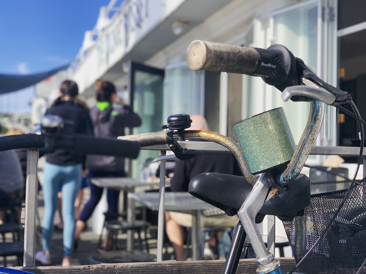 A sparkly drink holder on your beach cruiser and you are ready for anything. 🚲🏖☀️
#santacruz #thepicnicbasket #beachlife <a href="/visitsantacruz/">Visit Santa Cruz County</a>