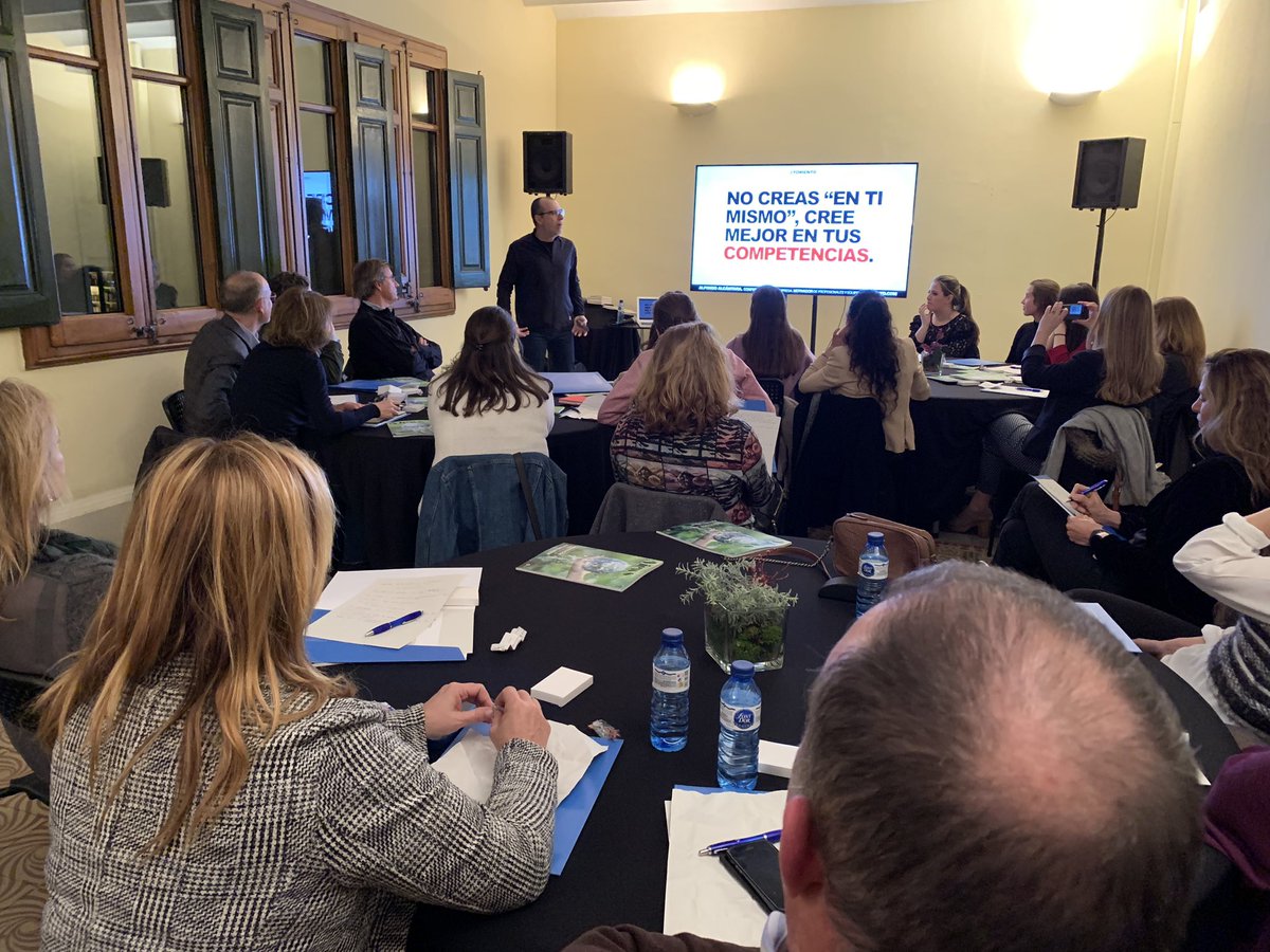 CEUAAlumni's tweet photo. “Sube tu autoestima mejorando tus competencias.” vía @Yoriento en #ConectandoNOS Barcelona. #YorientoCEU https://t.co/5aC63CKqyj