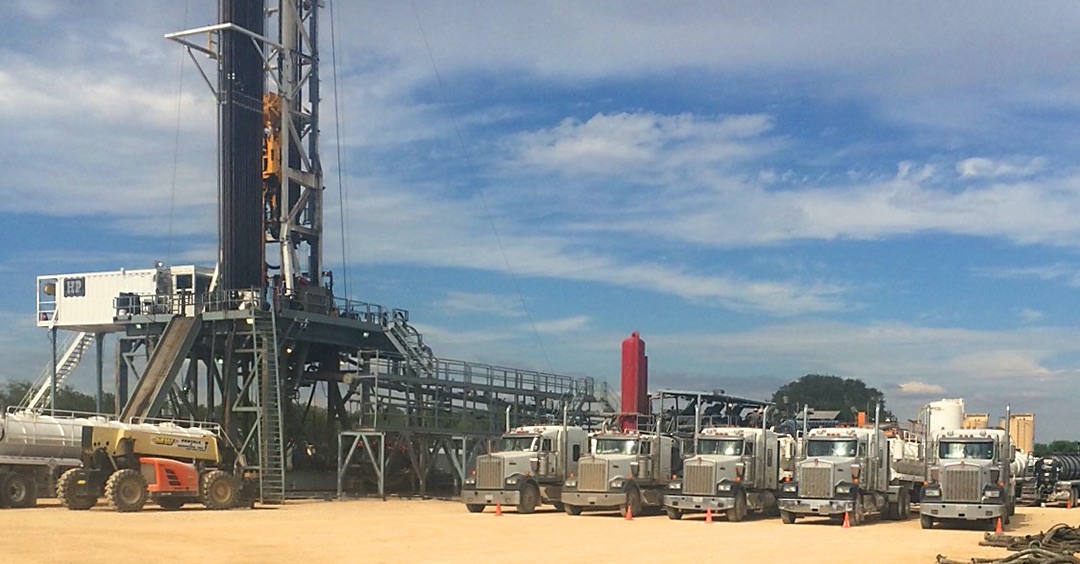 DynamicEnv2001's tweet photo. Offering services to chemical plants, #refineries, municipal , paper mills &amp; the #oilfield #industry in the #GulfCoast. DES and their fleet can assist you. #waste #transport #fracking #refinery #trucks https://t.co/45rgY3OJOi https://t.co/cbO1NSNVRW