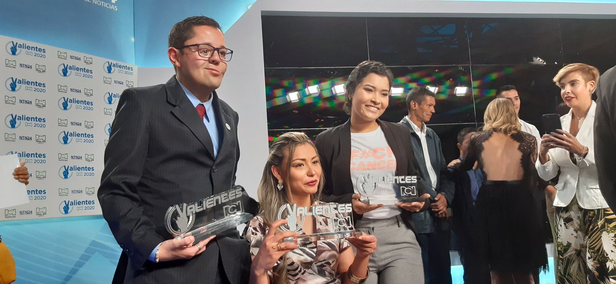 NoticiasRCN's tweet photo. Nuestros tres finalistas de #ValientesRCN✌.
Ángel Rodríguez, Sandra Rojas y Laura Fragozo https://t.co/foKYA1oCHk