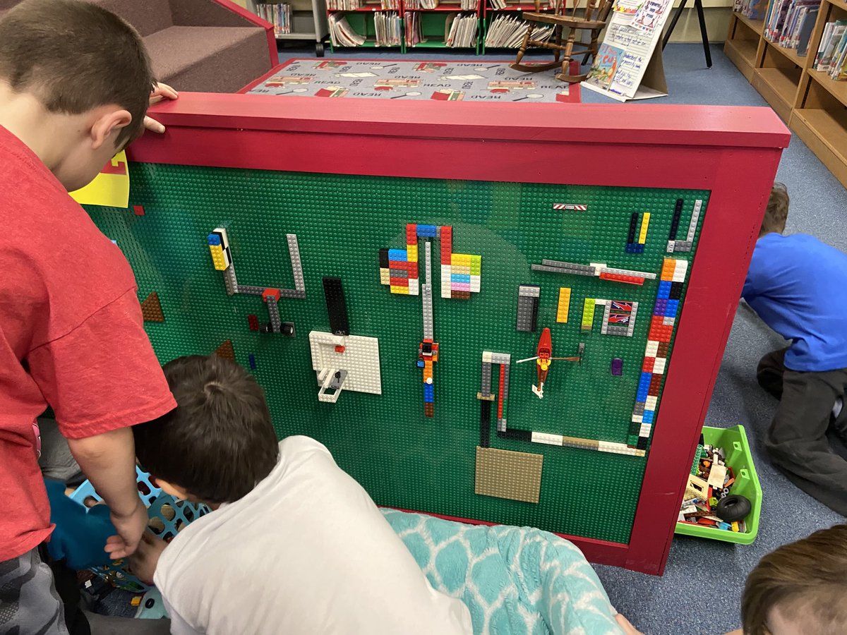 Little Eagles are loving the new LEGO WALL in the Media Center!!!#STEM #legomasters #makers #howellleads ⁦@HowellTwpTauntn⁩