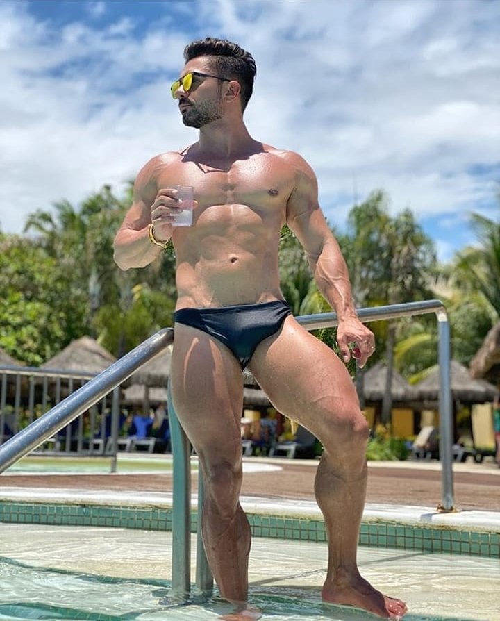 men in speedo bulges - www.lansmanmedia.com.