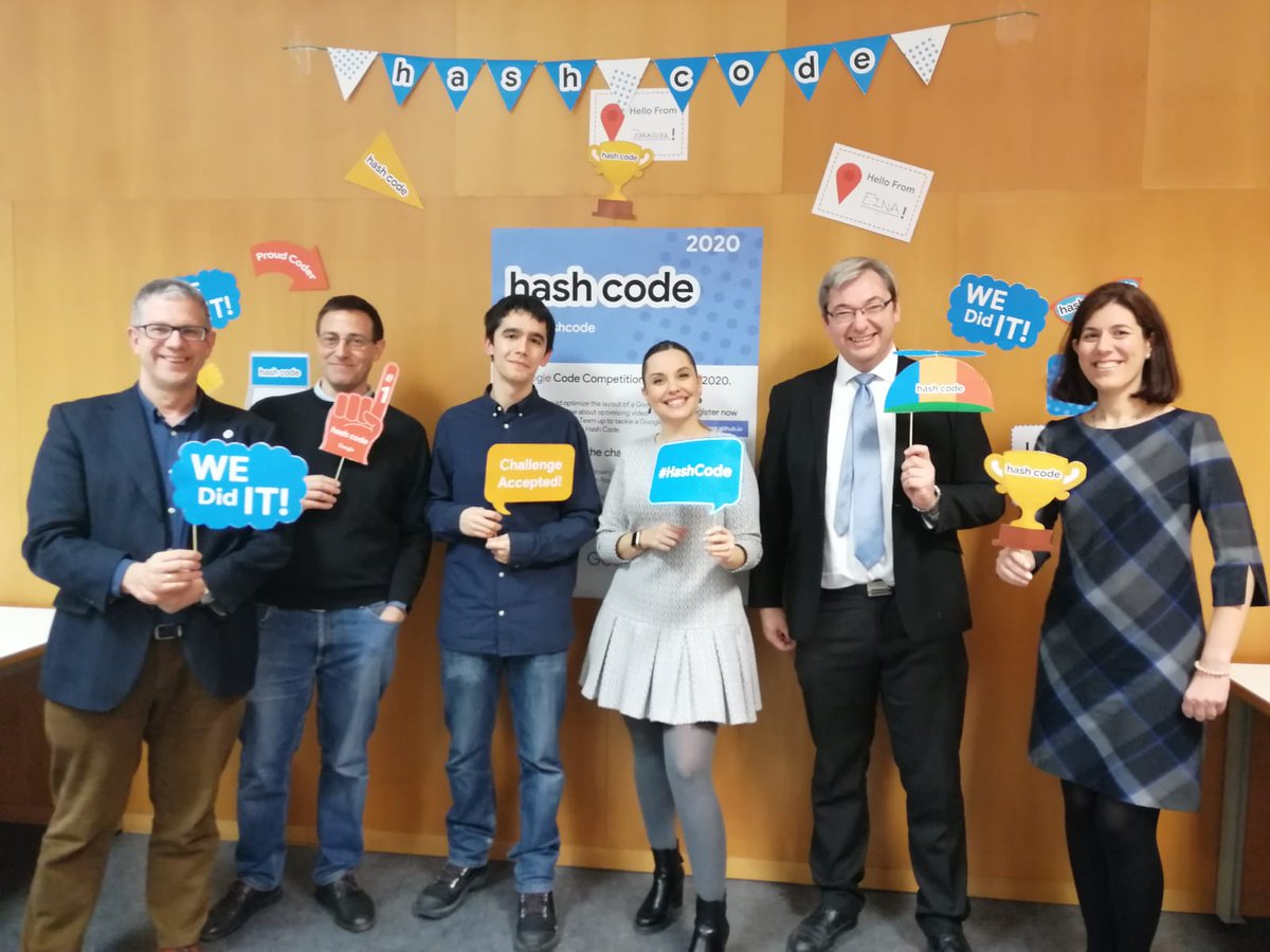 GobAragon's tweet image. 🗣 &quot;En el sector de las #TIC, de la #Robótica, del #BigData... hay más de 25.000 empresas, y muchos de los aquí presentes en el futuro ocupareis esos puestos&quot;: @MaruDaz1 en el @hashcodezgz.

@EINAunizar @GoogleES @CodeLabZGZ #hashcodezgz