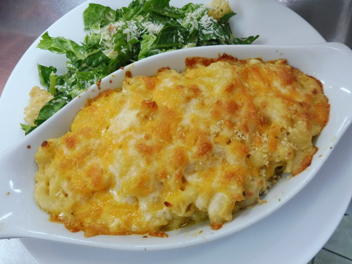 Tonight's feature entree: Bacon Mac &amp; Cheese w/Caesar Salad. Order any Dinner Entree...add an Appetizer or Select Dessert &amp; go to a <a href="/TheMonarchMH/">The Monarch Theatre</a> movie on us! youtube.com/watch?v=pEjFOk… #medhat