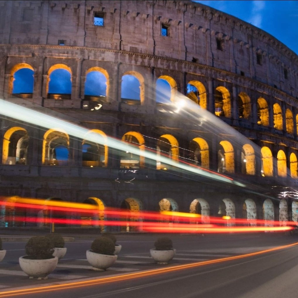sldvroma's tweet photo. "Finché esisterà il Colosseo, esisterà anche Roma;
quando cadrà il Colosseo, cadrà anche Roma;
quando cadrà Roma, cadrà anche il mondo".

#colosseum #Colosseo #profezia #italy #Roma  #anfiteatroflavio #Prophecy https://t.co/fZfReNBazs