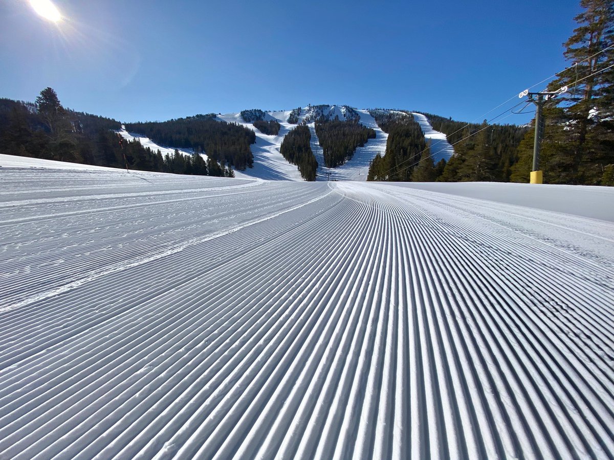 JuneMountain's tweet photo. Ready for ya ⛷🏂 https://t.co/wNRC7FXfkK