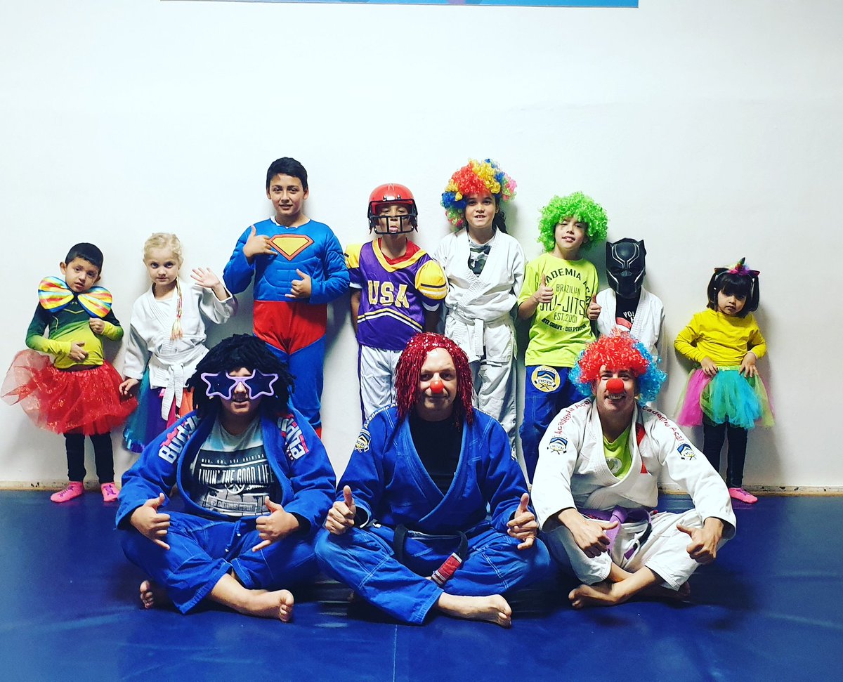 BJJTENERIFE's tweet photo. #Carnaval #AcademiaAçaí #TeamLagarto #BJJ #familia #equipo #osss #KeepCalmAndFightHard https://t.co/BHVHRMhhtm