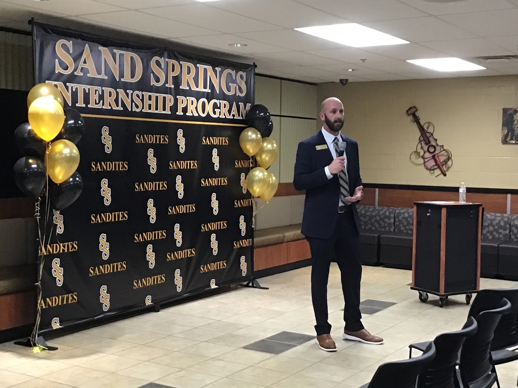 SandSpringsPS's tweet photo. #sandsprings schools Career Pathways Fair and Internship Signing Day #buildingexcellence #edsandite #cphs #charlespage https://t.co/mix8nDUD4N
