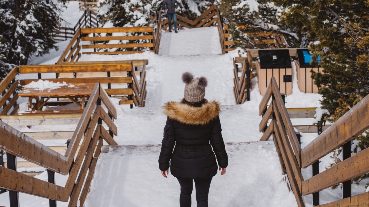 There is so much to discover from the summit of Sulphur Mountain. Learn about Canada's first National Park  and take in the breathtaking views of six stunning mountain ranges. bit.ly/2FqJuV6

📷  Scott Bakken