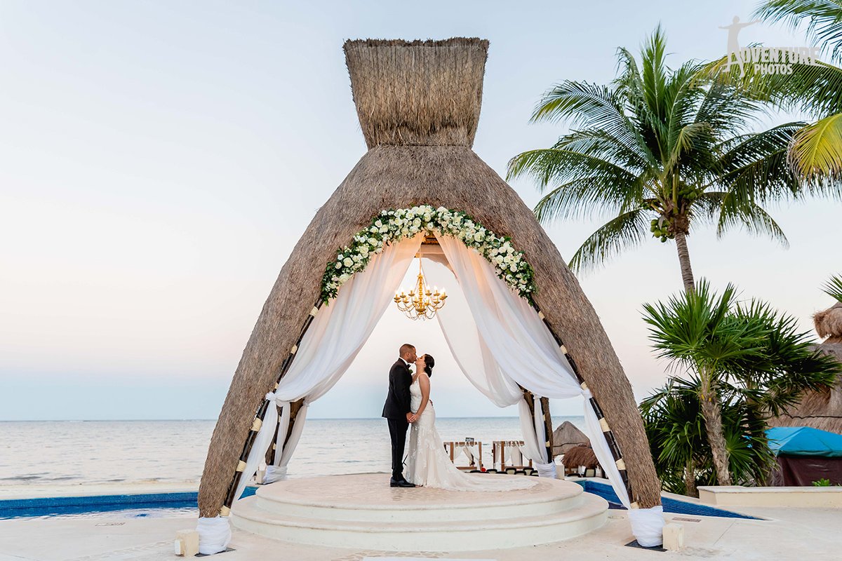 "Two souls but a single thought, two hearts that beat as one" ❤️📷💍🌴#weddinginspiration #WeddingPhotographer #AdventurePhotos #Inspiredbyyou
Special thanks to <a href="/DreamsRiviera/">DreamsRivieraCancun</a>