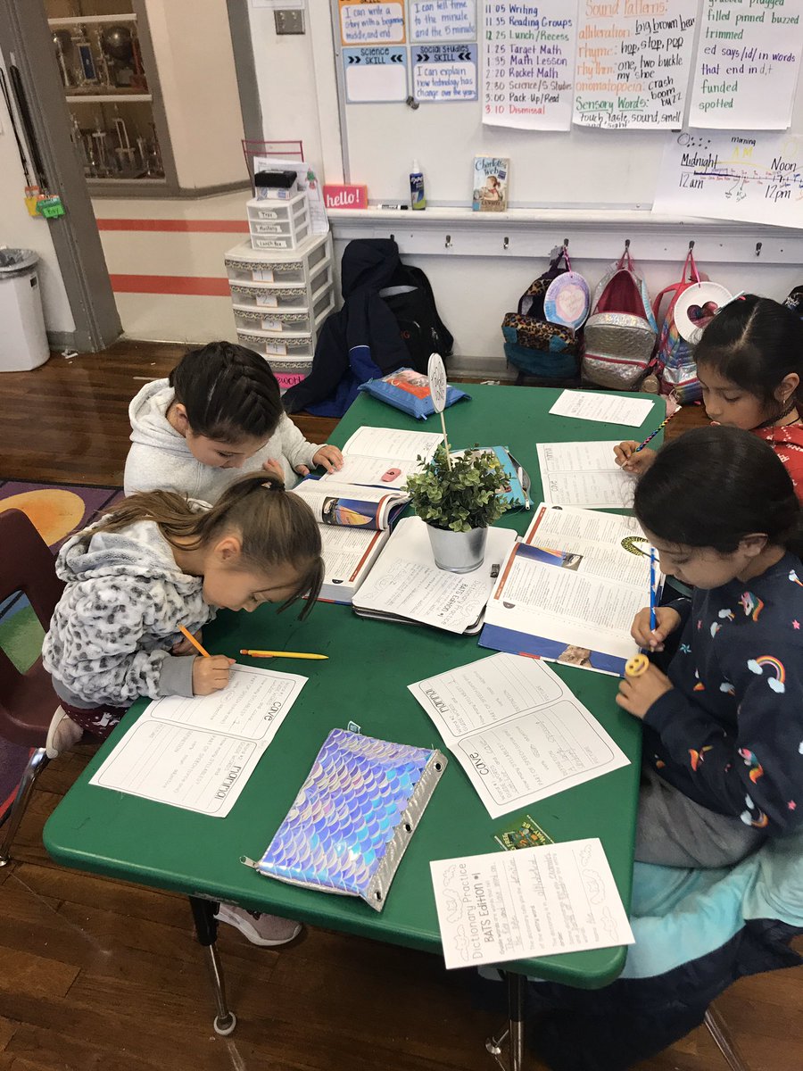 MsLynnNSE's tweet photo. Students had a fun time working on their dictionary skills! #February20nse https://t.co/Vvfxh5mElN