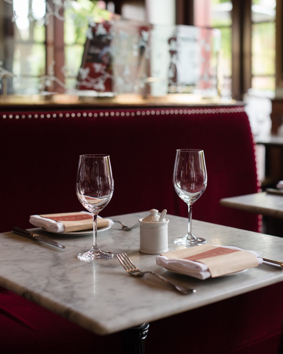 A cozy banquette to sit back and relax in with good food, good company, and maybe a couple glasses of wine. #Yountville #LasVegas