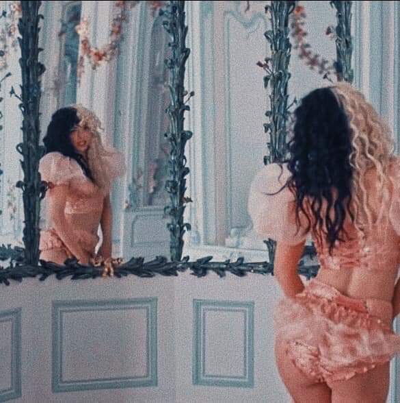 Eu juro pela minha vida te amar pra sempre, eu juro estar sempre contigo, você tem meu coração da melhor maneira, você tem uma luz imensa e tão bonita, uma alma doce, só veja bondade em você e em suas ações, você é tudo o que eu precisava na minha vida. <a href="/MelanieLBBH/">Melanie Martinez</a> 💖🦋