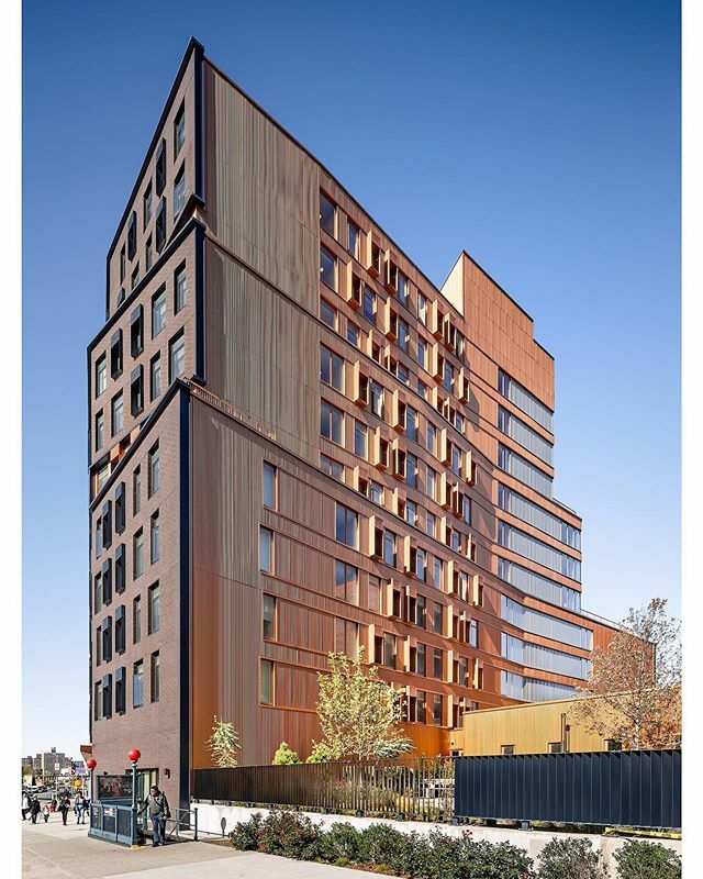 alex_severin's tweet photo. Turning the corner on Tres Puentes West - iridescent orange metal bursts forth, as if from underneath the contextual brown brick. 
Designed by @sgvarchitects.
Built by @procidacompanies 
#architecture #design #color #buildingcolor #building #architectural #affordablehousing … https://t.co/lPz53V6ESH