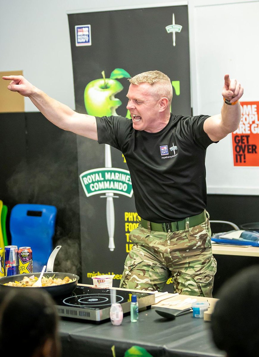 CommandoChef's tweet photo. Cracking two days #challengesouthlondon - initiatives to tackle violent youth crime. RM-EAT educating - knife in the kitchen not on the street. Great young people, let’s keep them on the right path 👍 @FOST @RoyalMarines @LondonRmr @metpoliceuk @NoToKnives @offlondonmayor https://t.co/1FSKL46Ai5